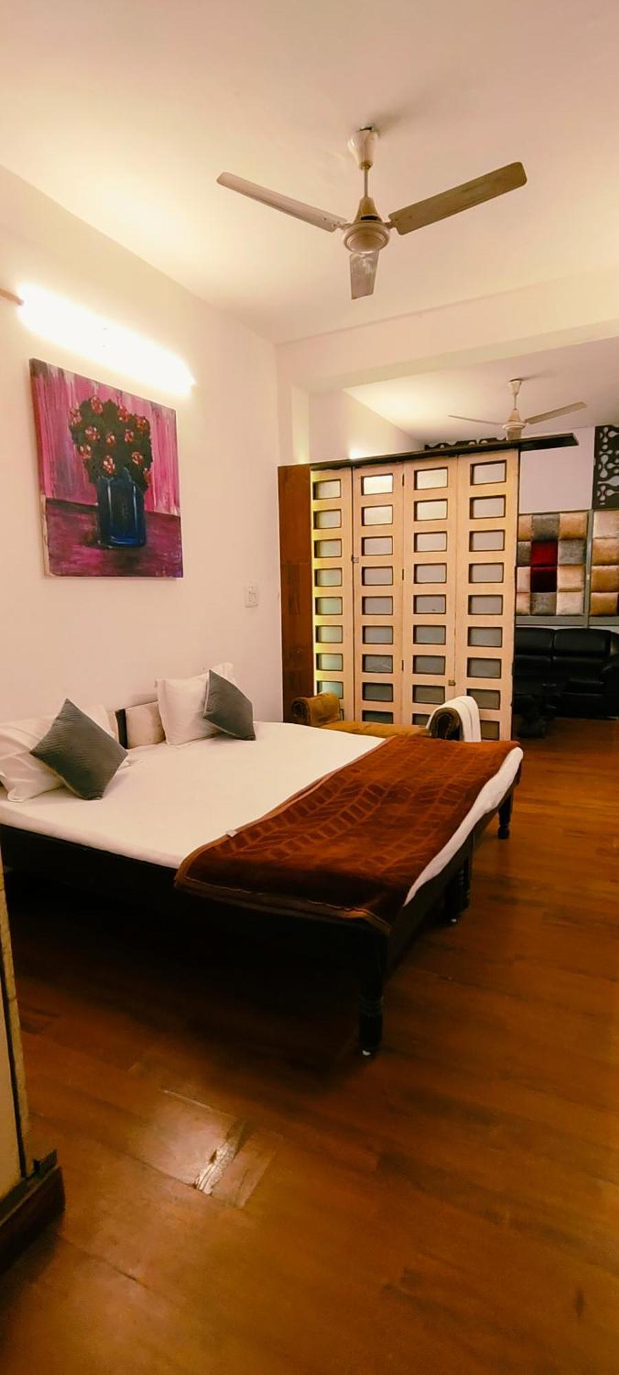 Step The Luxury * New Delhi