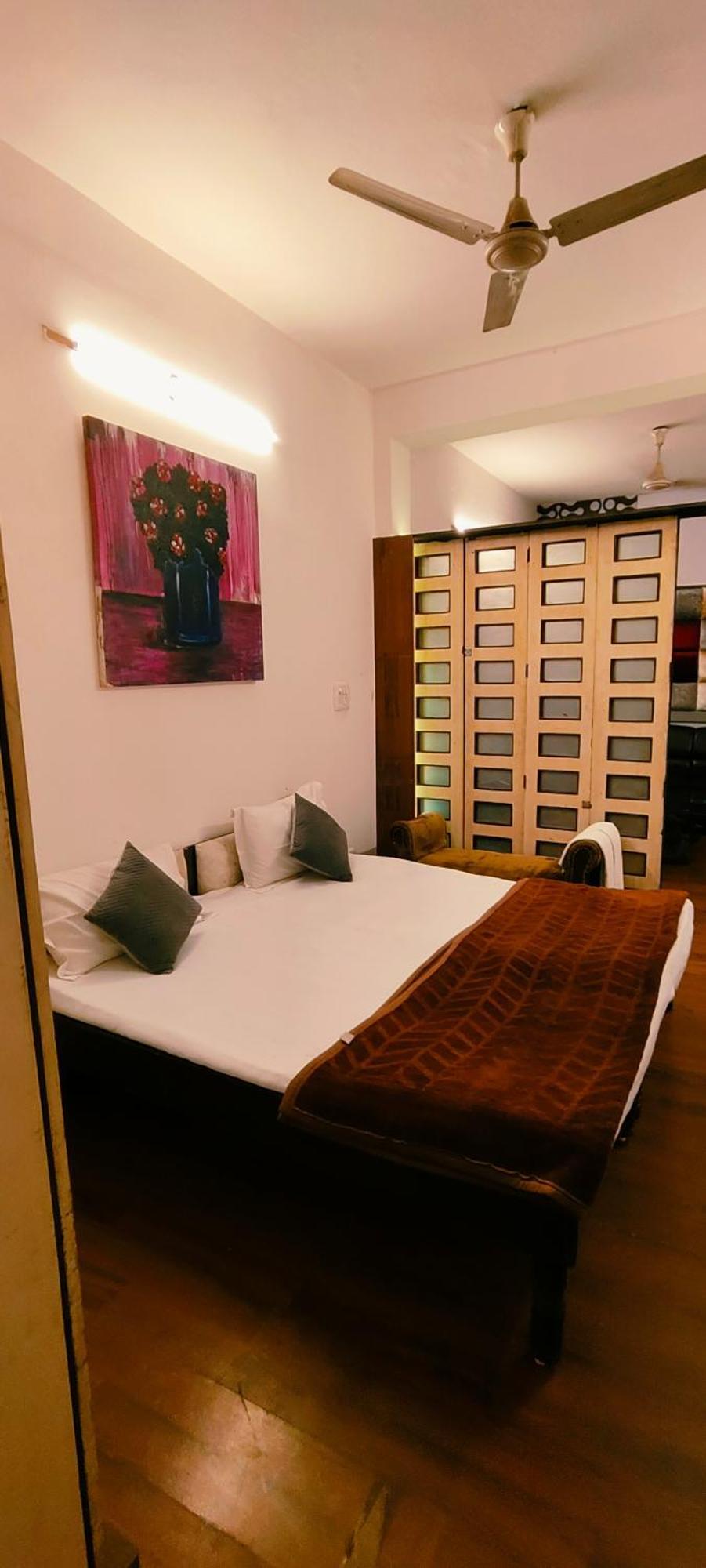 Step The Luxury Apartment New Delhi