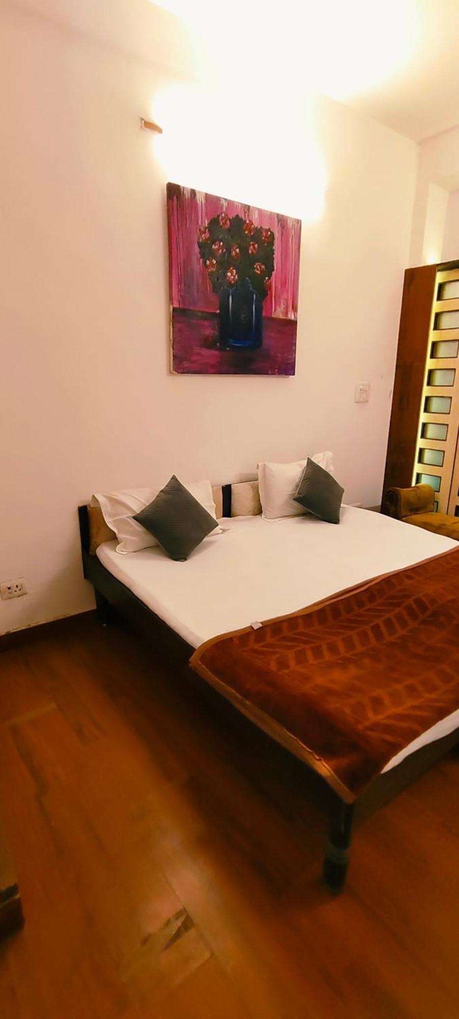 Step The Luxury Apartment New Delhi