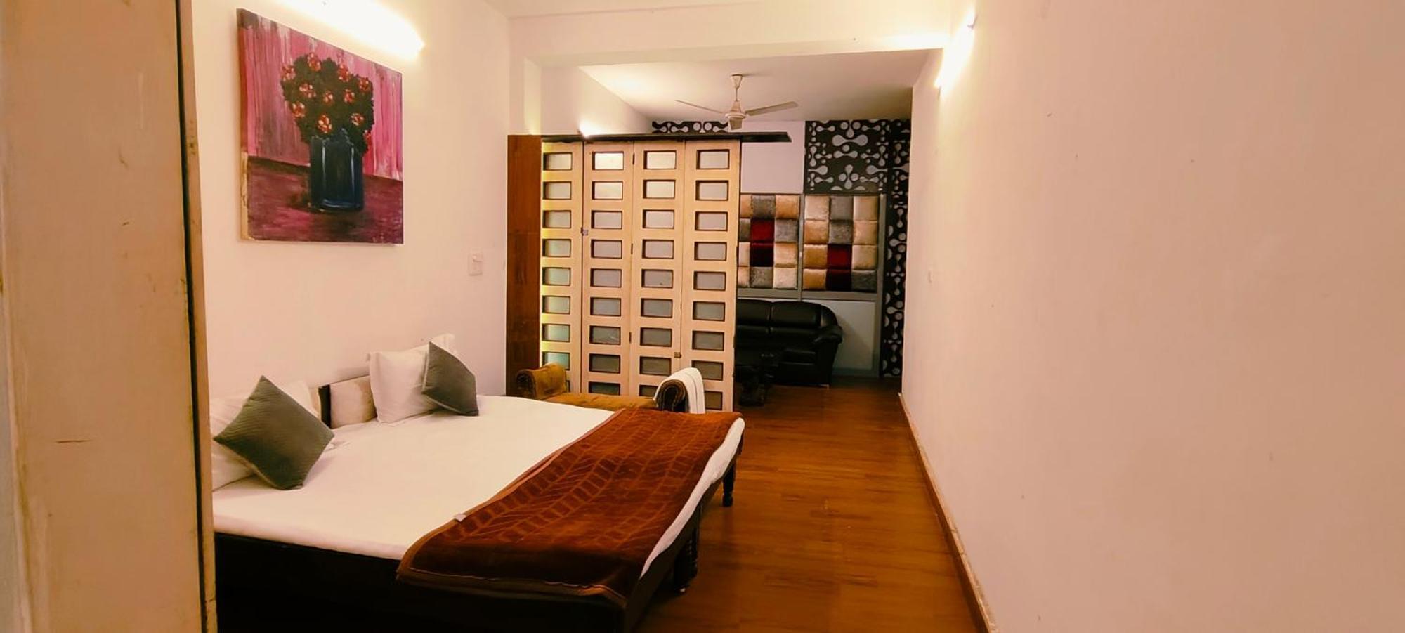 Step The Luxury * New Delhi
